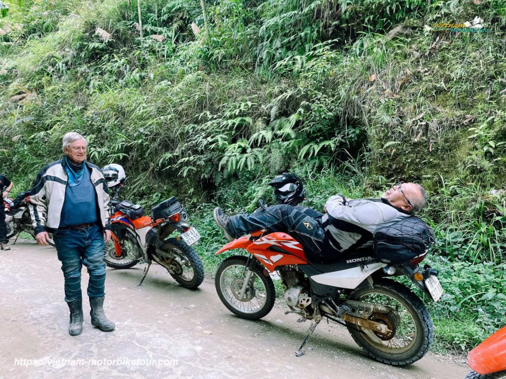 Sensational Northwest Vietnam motorbike tour to Mu Cang Chai and Sapa DONG VAN MOTORBIKE TOUR PASSING MEO VAC TO BAO LAC 4 1024x768 - Sensational Northwest Vietnam motorbike tour to Mu Cang Chai and Sapa