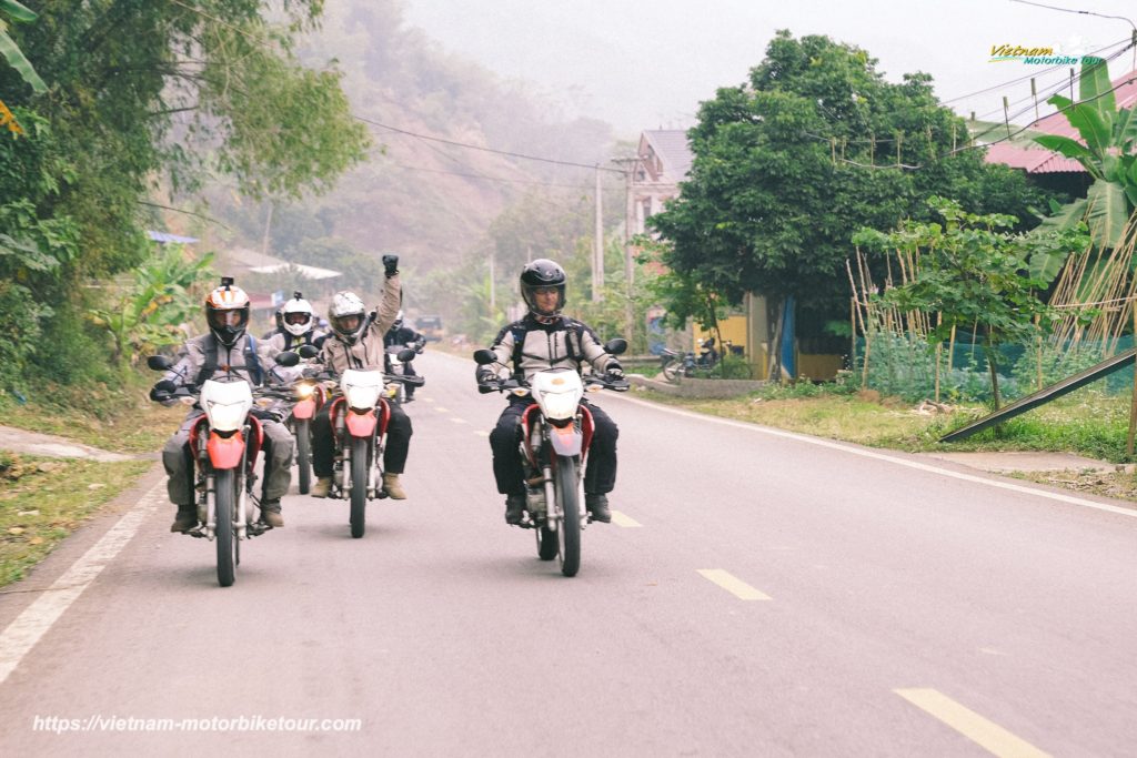 Engaging Northern Vietnam Motorbike Tour to Mai Chau, Thac Ba, Ba Be, Na Hang - 6 Days vietnam motorbike tour from hanoi to thac ba lake 3 1024x683 - Engaging Northern Vietnam Motorbike Tour to Mai Chau, Thac Ba, Ba Be, Na Hang - 6 Days