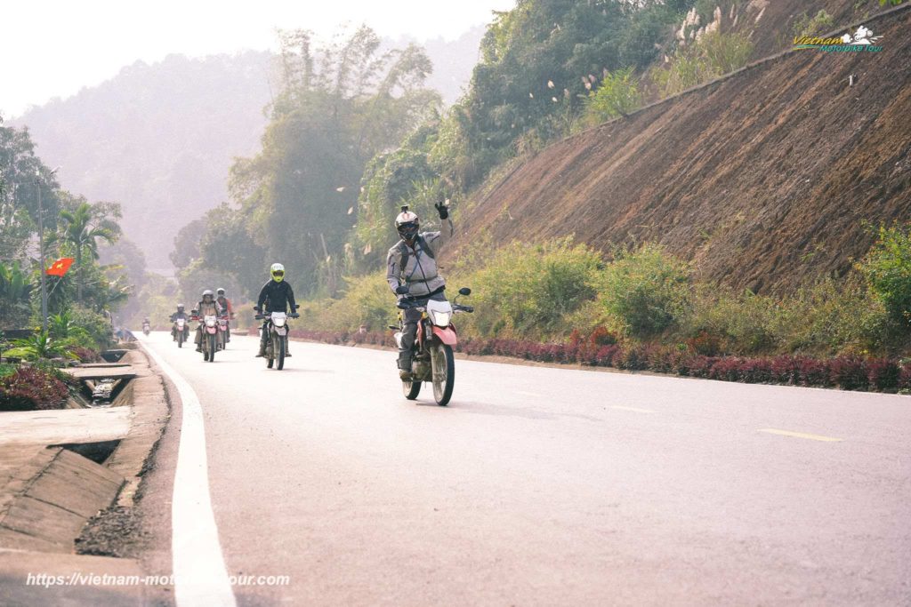 Glamorous Northern Vietnam motorbike tour to Ha Giang and Ba Be Lake vietnam motorbike tour from hanoi to thac ba lake 7 1024x683 - Glamorous Northern Vietnam motorbike tour to Ha Giang and Ba Be Lake