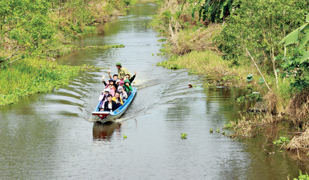 HAU GIANG PROVINCE Hau Giang Floating Market 2 1024x597 - HAU GIANG PROVINCE