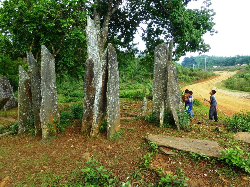 HUA PHAN PROVINCE HuaPhan Standing Stones 1 1024x768 - HUA PHAN PROVINCE