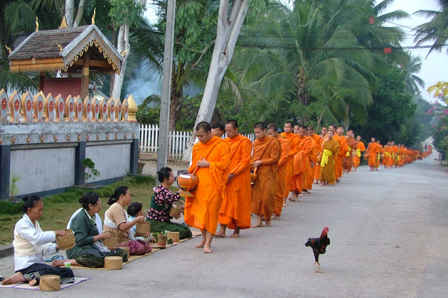 LUANG PRABANG AND AROUND Monks in Luang Prabang - LUANG PRABANG AND AROUND