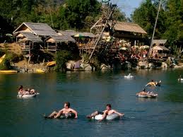 VANG VIENG Vang Vieng - VANG VIENG