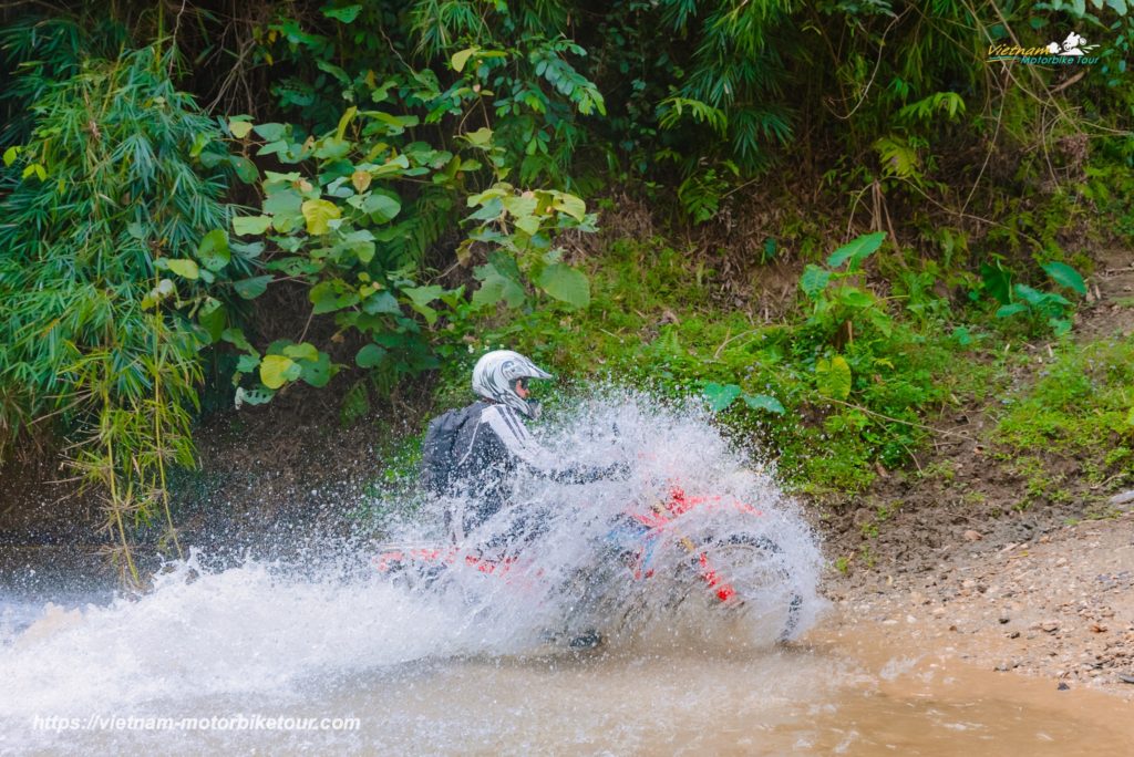 Full Throttle Northern Vietnam Offroad Motorbike Tour - 6 Days DONG VAN MOTORCYCLE TOURS TO BAO LAC BABE LAKE 3 1024x684 - Full Throttle Northern Vietnam Offroad Motorbike Tour - 6 Days