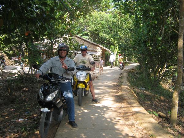 Saigon motorbike tour to Cu Chi Tunnel Saigon motorbike tour to Cu Chi Tunnel