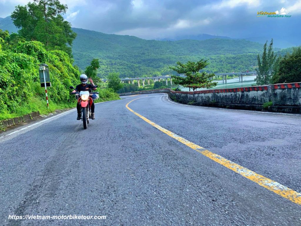 hoi an motorbike tour to hai van pass hue 1 1024x768 - Exquisite Hoi An To Hue via DMZ motorcycle tour loop