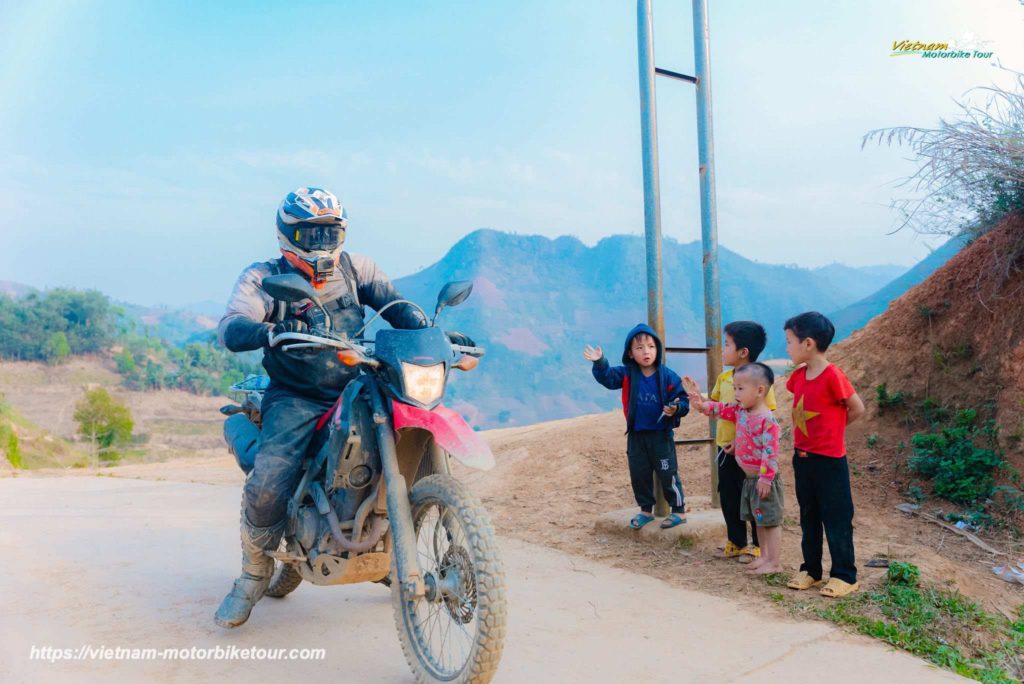 SAPA MOTORCYCLE TOUR 3 1024x684 - ENCHANTING NORTH VIETNAM MOTORBIKE TOUR WITH HALONG BAY CRUISE - 10 DAYS