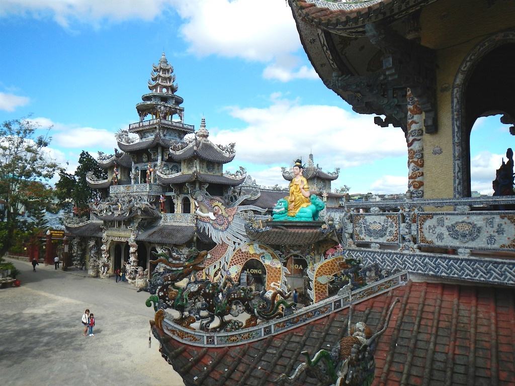 Top 20 tourist attractions to visit in Dalat, Vietnam LINH PHUOC PAGODA - Top 20 tourist attractions to visit in Dalat, Vietnam