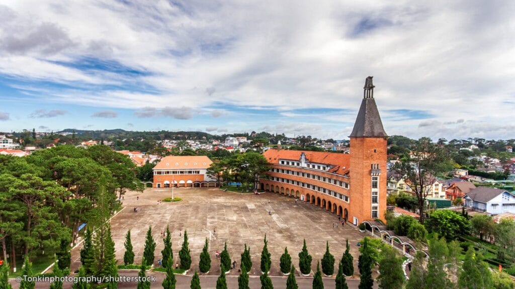 Top 20 tourist attractions to visit in Dalat, Vietnam Top 20 tourist attractions to visit in Dalat, Vietnam - Dalat University