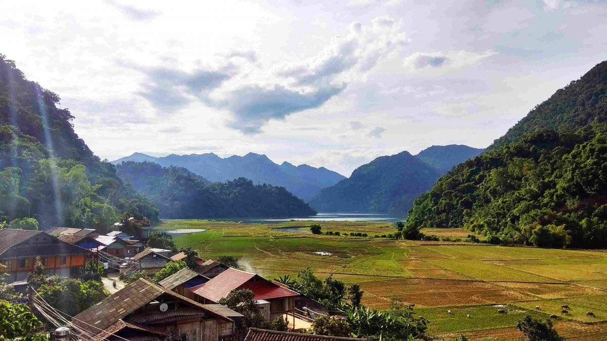 VIETNAM MOTORBIKE LOOP TOUR VIA HAGIANG, DONG VAN Motorbike tour to Ba Be Lake - VIETNAM MOTORBIKE LOOP TOUR VIA HAGIANG, DONG VAN
