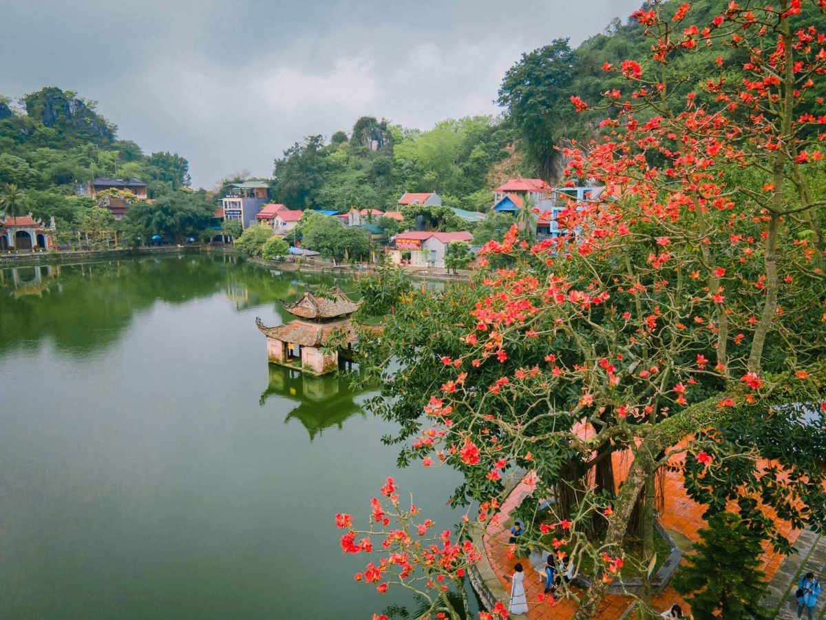 Hanoi Motorbike Tour To Ba Vi Mountain & Duong Lam Ancient Village thay pogoda scaled - Hanoi Motorbike Tour To Ba Vi Mountain & Duong Lam Ancient Village