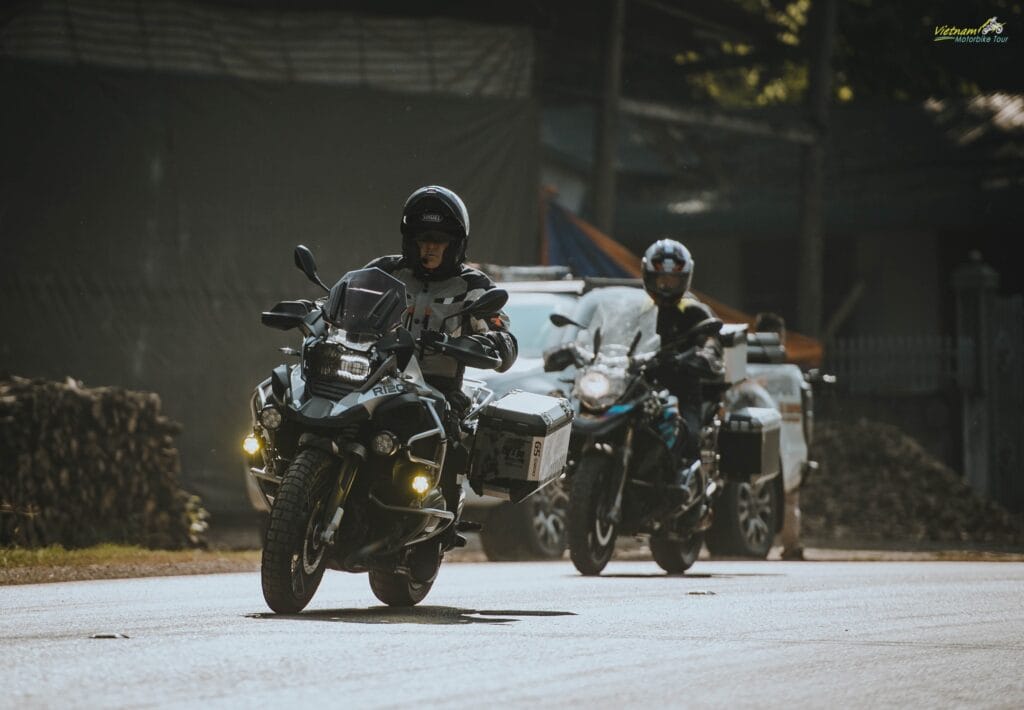 majestic-northeast-vietnam-big-bike-tour-from-hanoi-to-lang-son-via-thac-ba-ha-giang-ban-gioc majestic-northeast-vietnam-big-bike-tour-from-hanoi-to-lang-son-via-thac-ba-ha-giang-ban-gioc