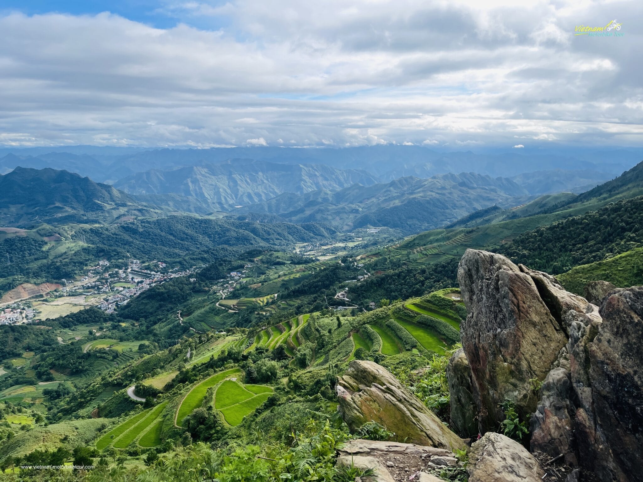 3-Day Northwest Vietnam Offroad Motorcycle Tour to Ta Xua via Bo Am Hot-Springs, Mai Chau, Tram Tau northwest vietnam dirt bike adventure to ta xua and tram tau hot springs 13 - 3-Day Northwest Vietnam Offroad Motorcycle Tour to Ta Xua via Bo Am Hot-Springs, Mai Chau, Tram Tau