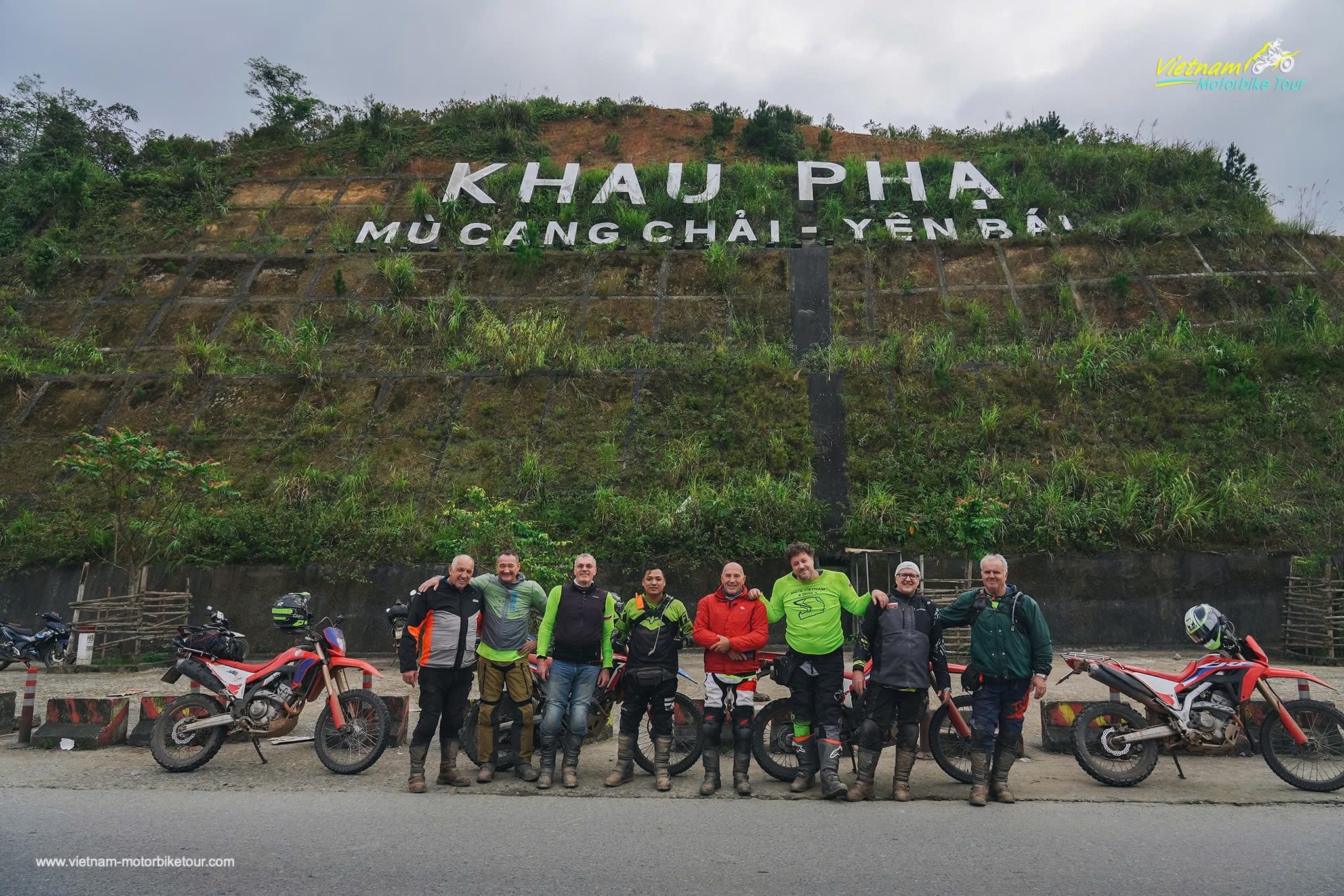 8-Day Wild Northwest Vietnam Dirt Bike Adventure to Dien Bien, Sapa, Mu Cang Chai & Ta Xua hanoi motorbike tour to ta xua 4 - 8-Day Wild Northwest Vietnam Dirt Bike Adventure to Dien Bien, Sapa, Mu Cang Chai & Ta Xua